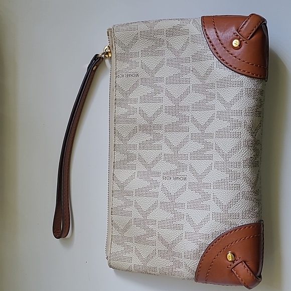 Michael Kors clutch - Picture 2 of 7